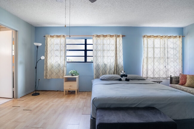 1062 SW 135th Pl, Unit Room 1 in Miami, FL - Foto de edificio - Building Photo