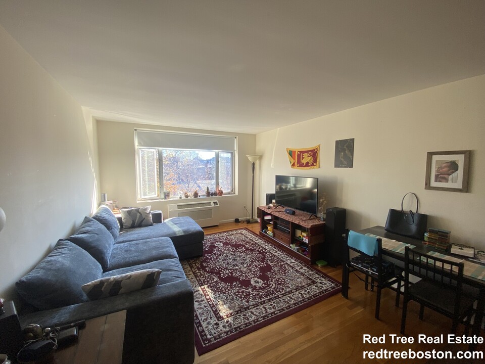 29 Vernon St, Unit 403 in Brookline, MA - Building Photo