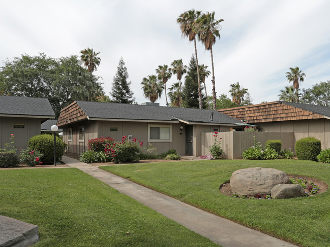 Woodside Village in Clovis, CA - Building Photo - Building Photo