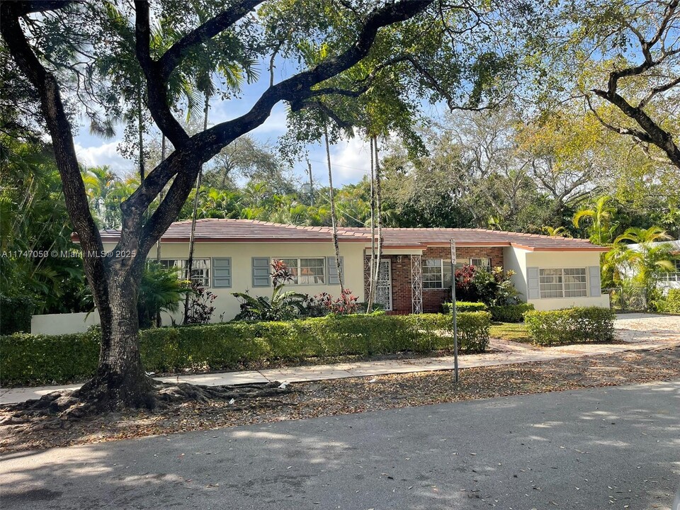 828 Lorca St in Coral Gables, FL - Building Photo