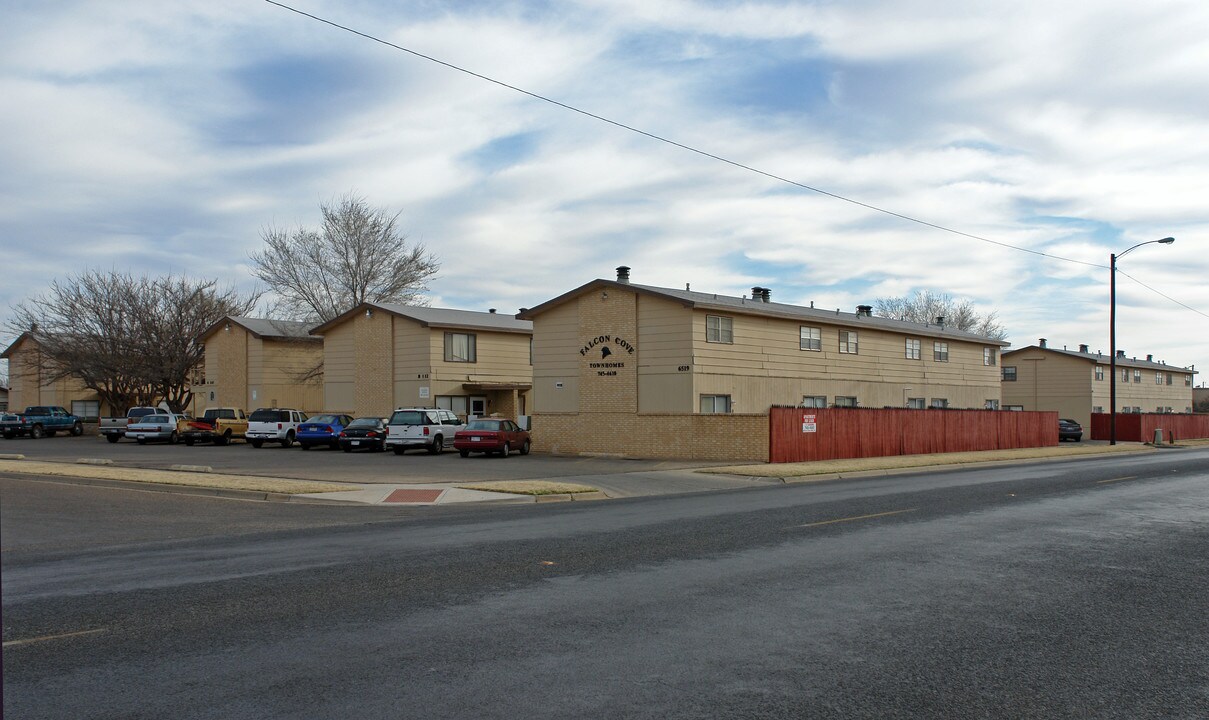 Falcon Cove Townhomes in Lubbock, TX - Building Photo