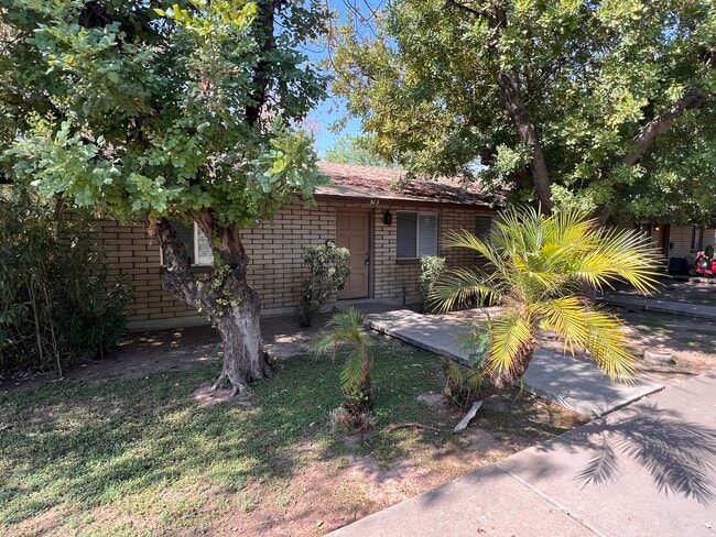 property at 503 W 12th St