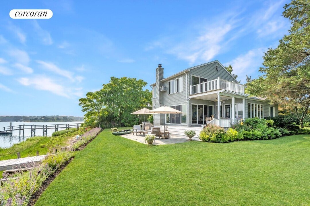 23 Bayview Rd in Sag Harbor, NY - Building Photo
