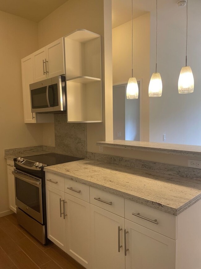 1800 Kaioo Dr in Honolulu, HI - Building Photo - Building Photo