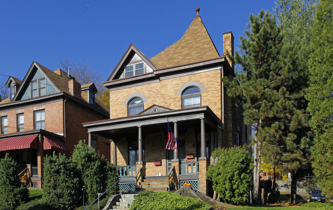 10 Kendall Ave in Pittsburgh, PA - Building Photo - Building Photo