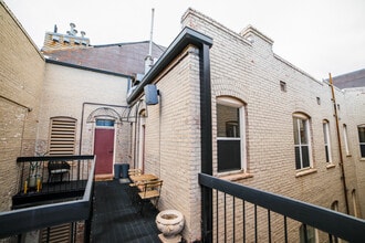 1210 E Colfax Ave, Unit 405 in Denver, CO - Foto de edificio - Building Photo