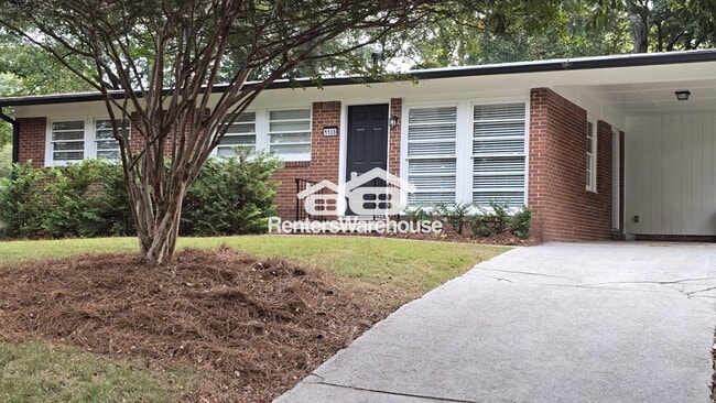 property at 1108 Greenbriar Cir