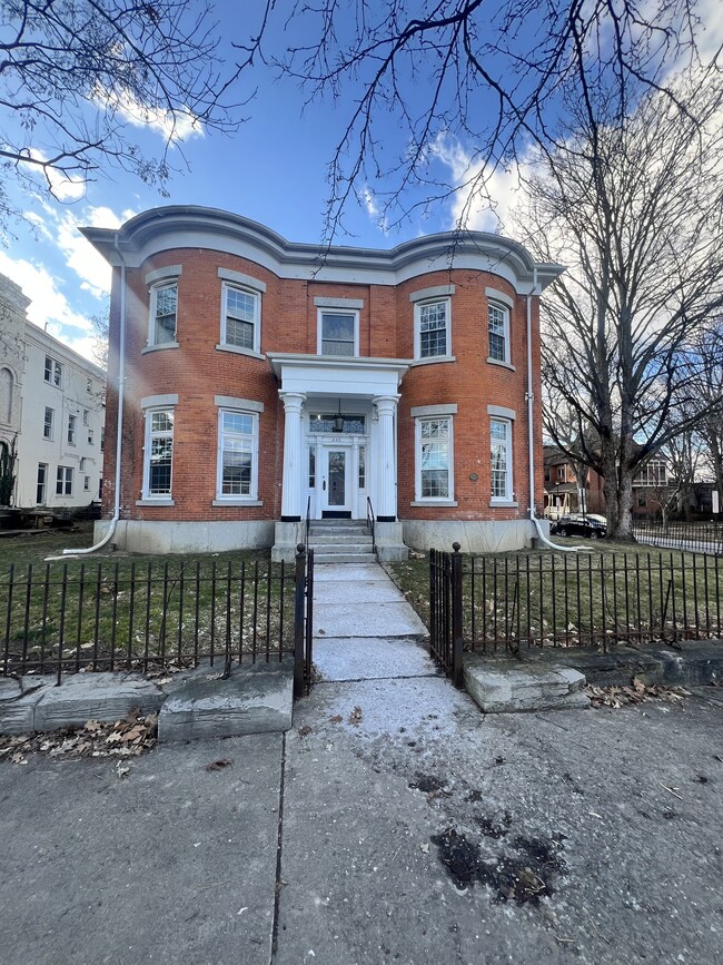 263 Plymouth Ave S, Unit #4