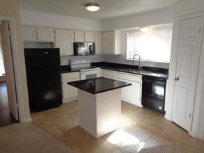 12400 Overbrook Ln in Houston, TX - Building Photo - Building Photo