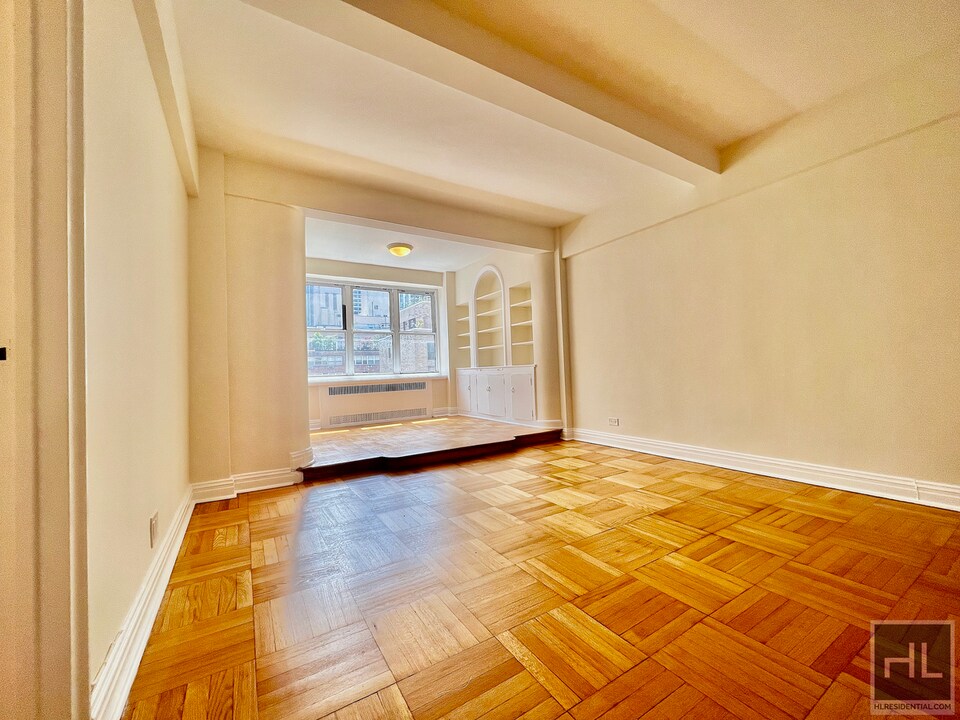 EAST 56 STREET in New York, NY - Building Photo