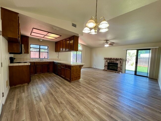 9287 October Dr in Elk Grove, CA - Building Photo - Building Photo