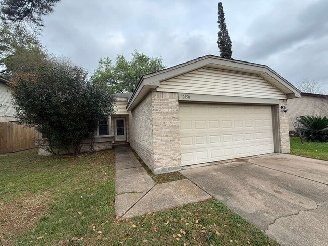 10550 Walnut Glen Dr in Houston, TX - Building Photo - Building Photo
