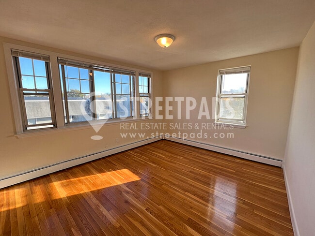 160 N Beacon St, Unit 22 in Boston, MA - Building Photo - Building Photo