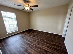 201-203-203 W Gruver Cir in Hewitt, TX - Building Photo - Building Photo