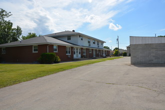 Matthias Court Apartments in Appleton, WI - Foto de edificio - Building Photo