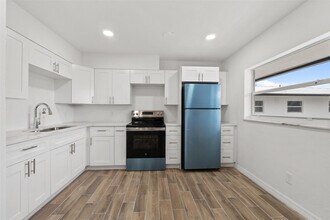 1301 Emerald Terrace in Fort Pierce, FL - Foto de edificio - Building Photo