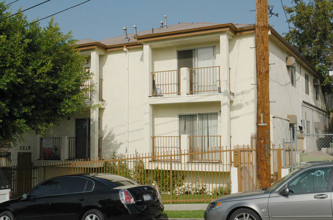 2215 Valley St in Los Angeles, CA - Foto de edificio - Building Photo