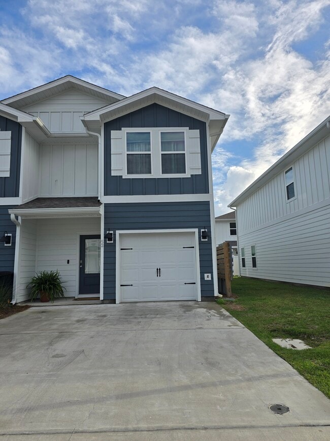 property at 52 Phoenix St
