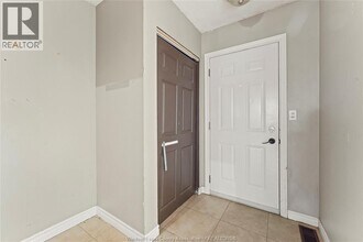 5513 Coronation Ave in Windsor, ON - Building Photo - Building Photo