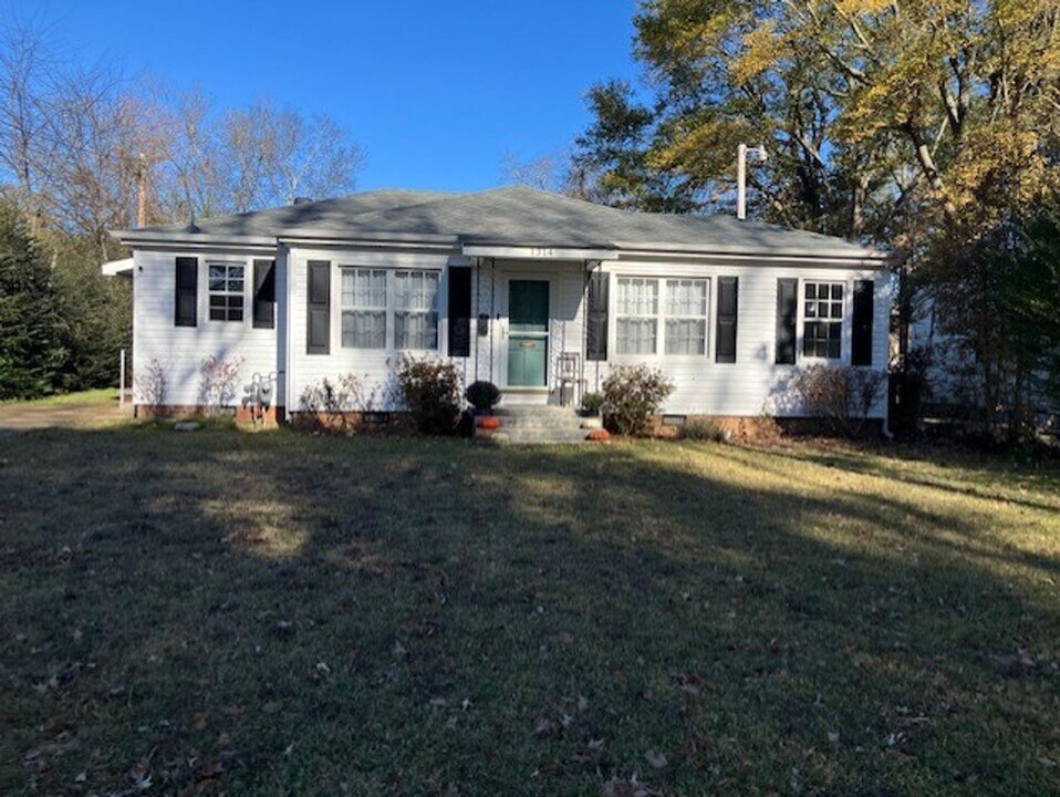 1314 Marshall St in Tupelo, MS - Building Photo