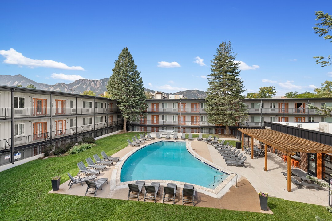 The Lodge in Boulder, CO - Foto de edificio