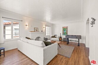 1556 S Ogden Dr in Los Angeles, CA - Building Photo - Building Photo