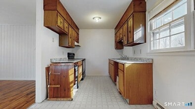 107 Chestnut St in Branford, CT - Foto de edificio - Building Photo