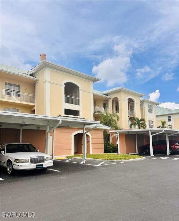 1137 Van Loon Commons Cir in Cape Coral, FL - Foto de edificio