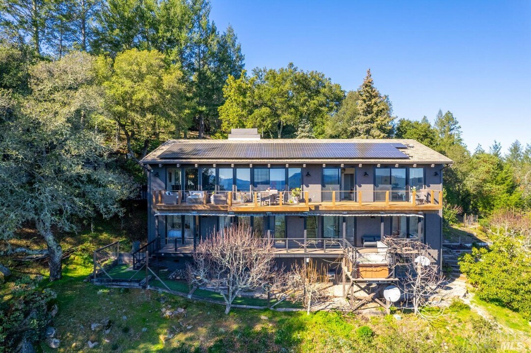 1325 Crestmont Dr in Angwin, CA - Building Photo
