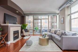 1001 W Madison St, Unit 214 in Chicago, IL - Foto de edificio - Building Photo