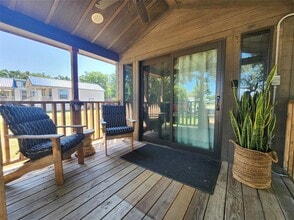 300 Park Ave in Staples, TX - Building Photo - Building Photo