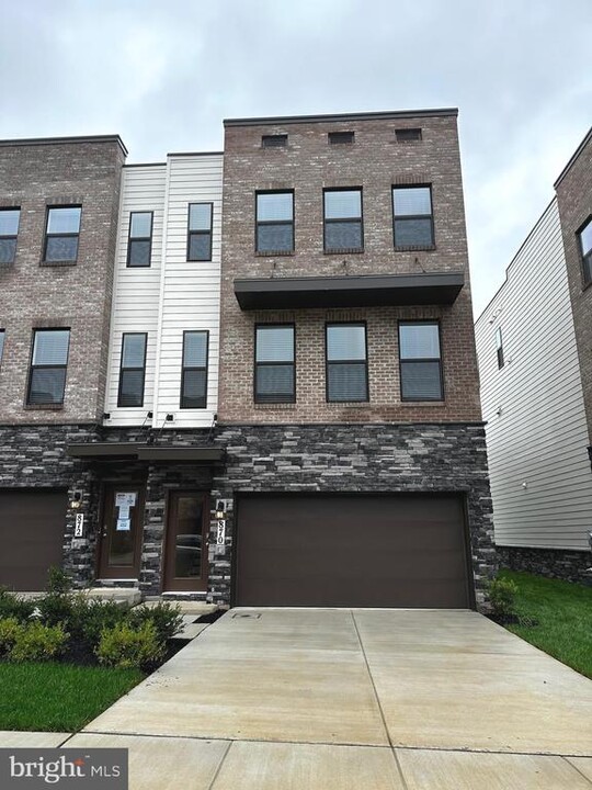 862 Amity St in Frederick, MD - Building Photo