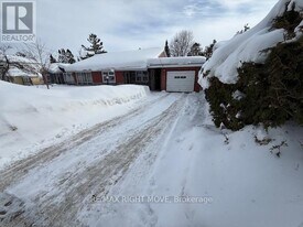 377 Barrie Rd in Orillia, ON - Building Photo