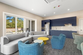 402 Halstead Ave in Harrison, NY - Building Photo - Building Photo