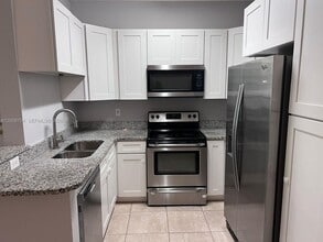 2544 Robert Trent Jones Dr in Orlando, FL - Foto de edificio - Building Photo