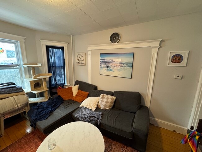 11 Burnham St, Unit 1 in Somerville, MA - Building Photo - Building Photo