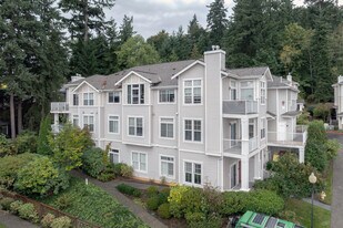 Lakemont View in Bellevue, WA - Building Photo