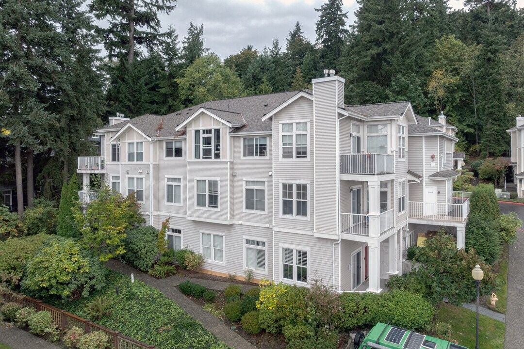 Lakemont View in Bellevue, WA - Building Photo