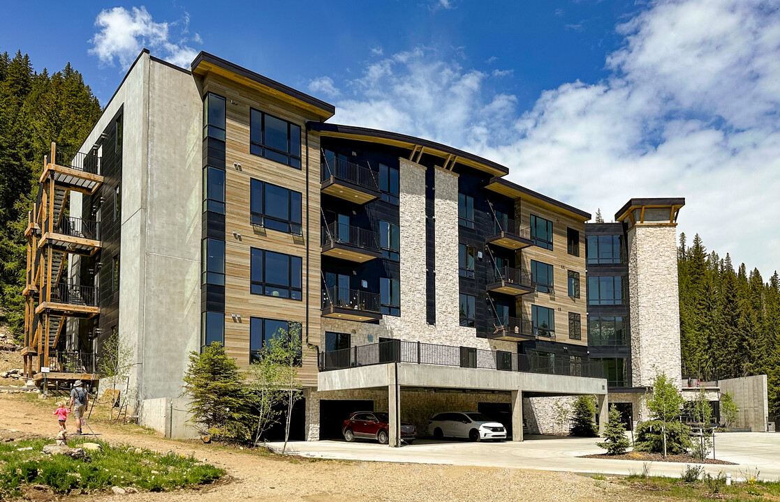 100 Iron Horse Way in Winter Park, CO - Foto de edificio