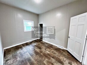 404 S Minnesota St in Mitchell, SD - Building Photo - Building Photo