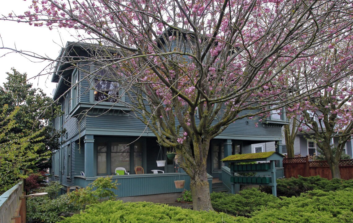 2414 Hoyt Ave in Everett, WA - Foto de edificio