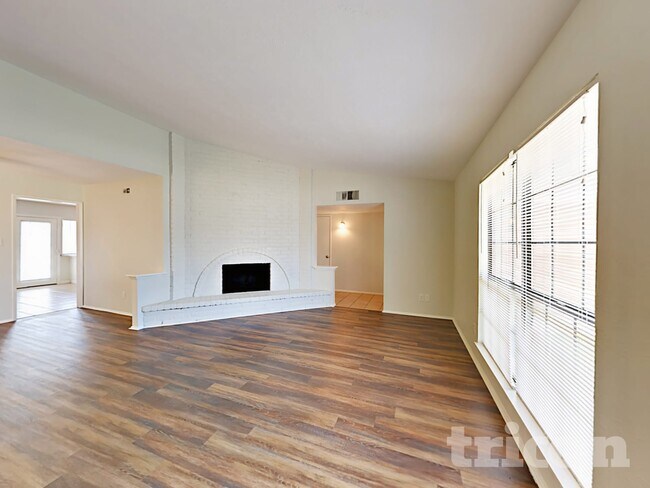 7006 Blackberry Dr in Arlington, TX - Building Photo - Building Photo