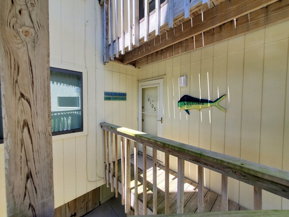 9100 Reed Dr in Emerald Isle, NC - Building Photo