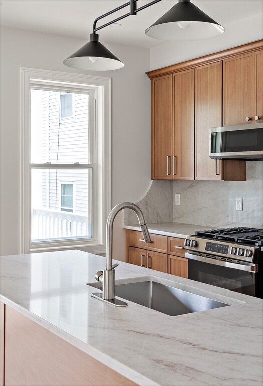 206 Byron St in Boston, MA - Foto de edificio - Building Photo