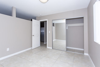 8th Street Apartments in Las Vegas, NV - Building Photo - Interior Photo