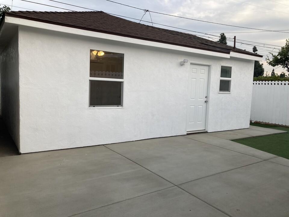 8640 Sideview Dr in Pico Rivera, CA - Building Photo