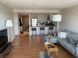 310 Harvard St, Unit #295 - 906 Apartamentos