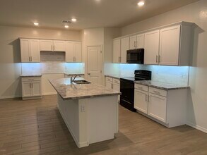 8813 W Jefferson St in Tolleson, AZ - Foto de edificio - Building Photo