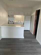 Large Studio Apartments set back in quier in Des Moines, IA - Building Photo - Building Photo