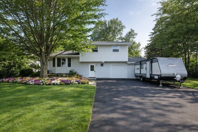 property at 2913 Park Ridge Dr